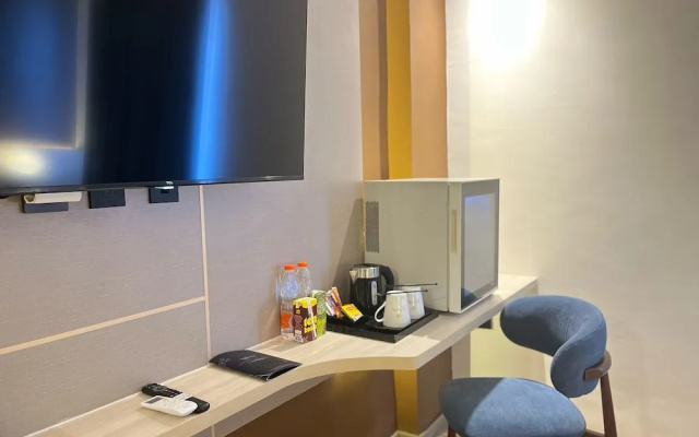 LYNN Hotel Tuban