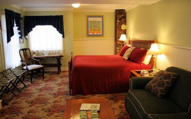 Kearsarge Inn
