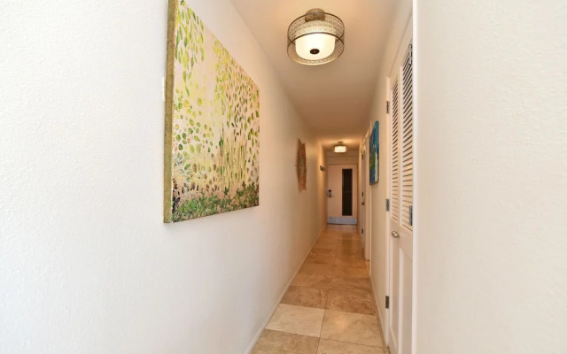 Lahaina Roads #205 1 Bedroom Condo by Redawning