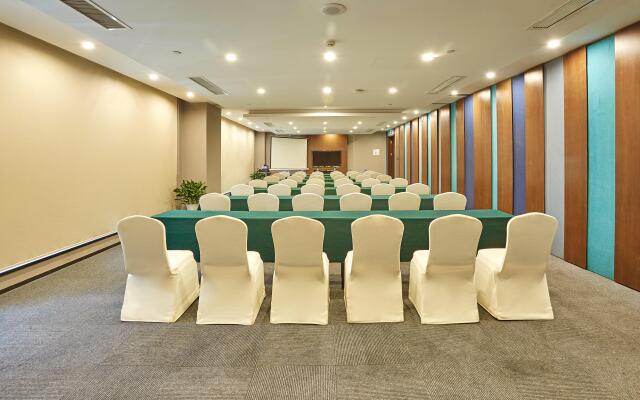 Holiday Inn Express Nanjing Xuanwu Lake by IHG