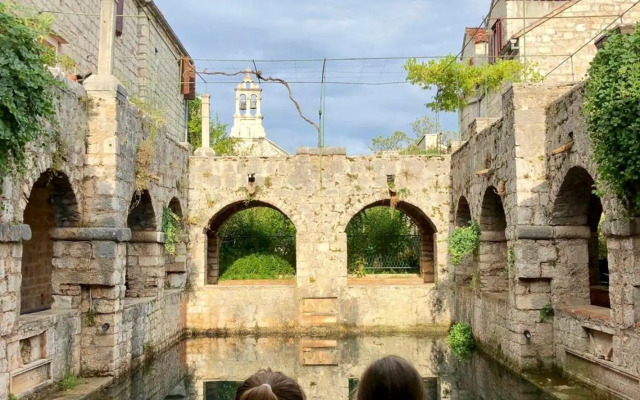 House Sidro, Stari Grad