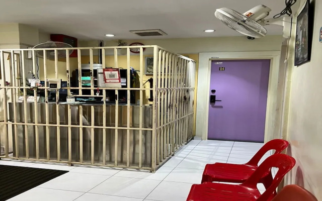 OYO 90994 Hotel Golden Mouse