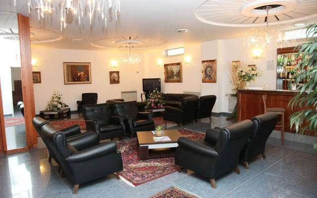 Royal Hotel
