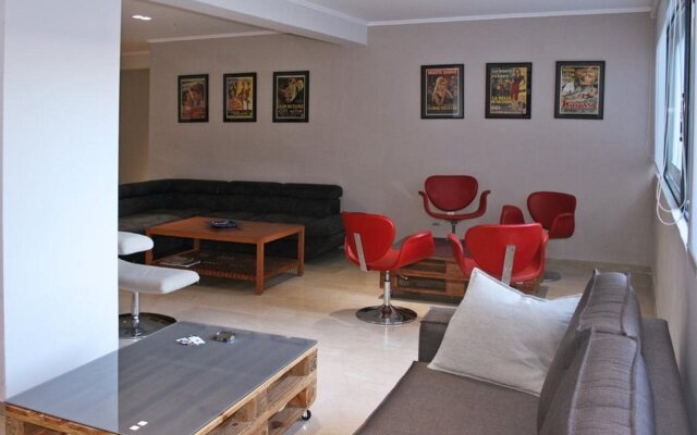 Amphitryon City Hotel