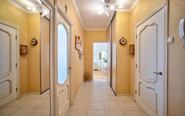 Апартаменты на проспекте Лабораторный 18