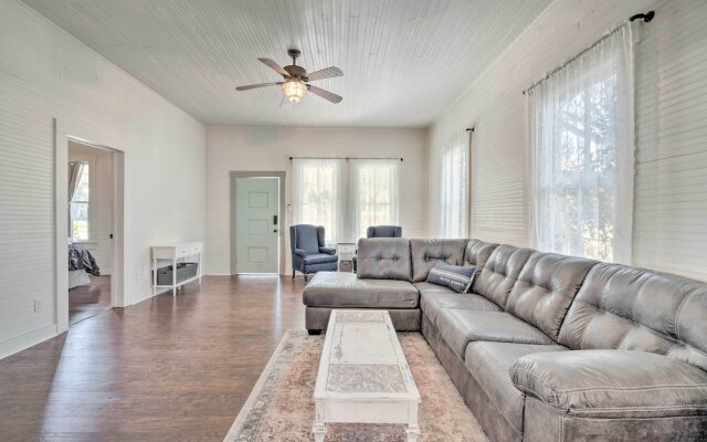 Charming 100-year-old Home < 1 Mi to Downtown