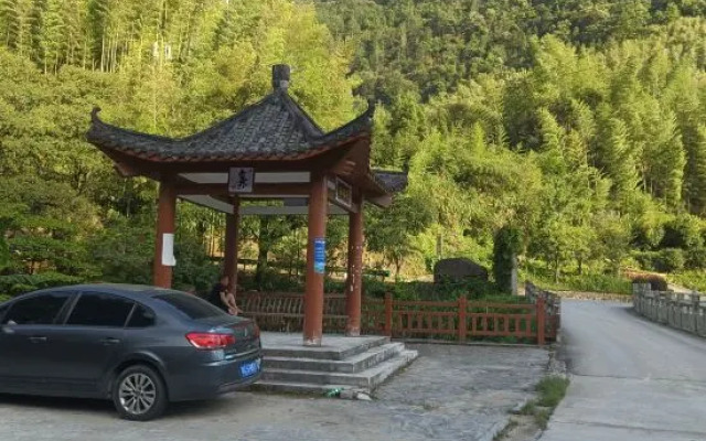 Guju Famous Hotel