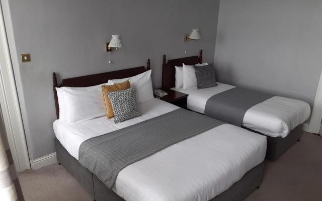 Commodore Hotel