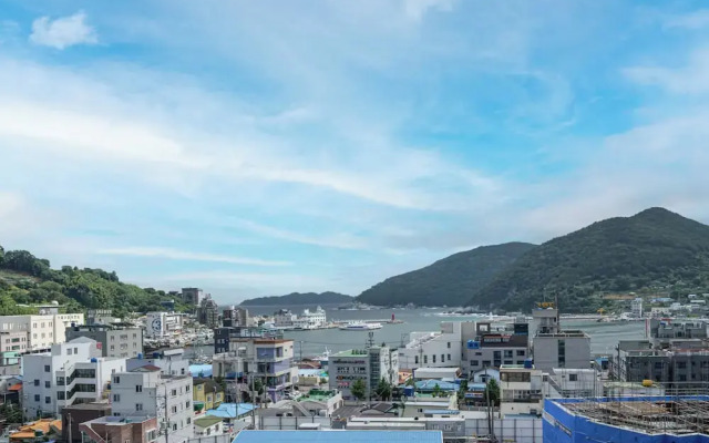 Geoje-Si Hound Hotel Jangseungpo