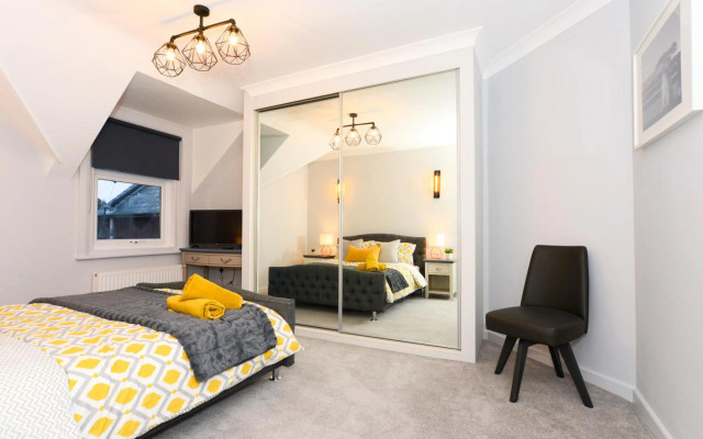 Amazing Apartment near Bournemouth, Poole & Sandbanks - WiFi & Netflix - Newly Renovated! Great Location!