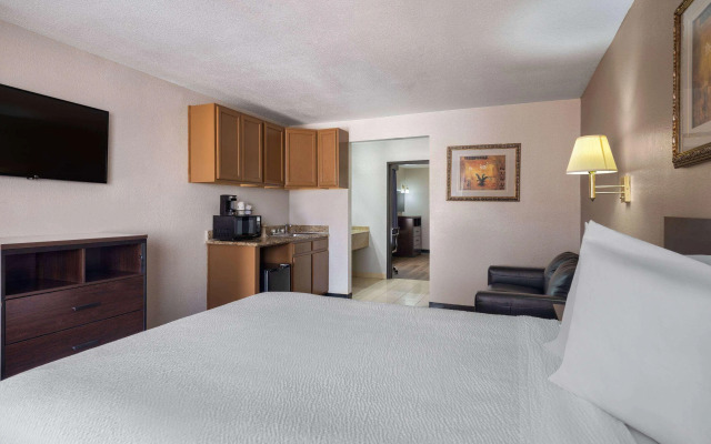 Travelodge by Wyndham Tucson AZ