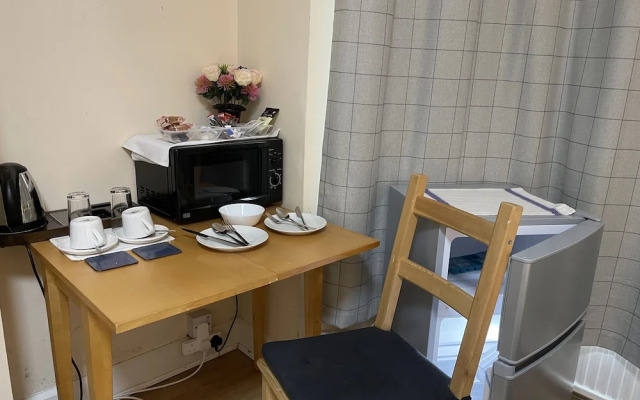 Hollybush Guest House