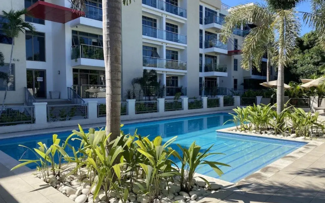 Echelon Escape Luxury 1B/R with Pool & Gym
