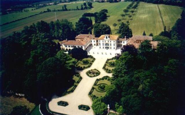 Villa Tiepolo Passi
