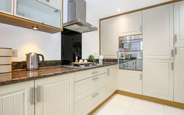 Detached 4 Bed-ultrafast Wifi,garden,free Parking