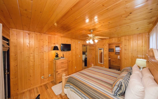 Drift Away - Two Bedroom Cabin