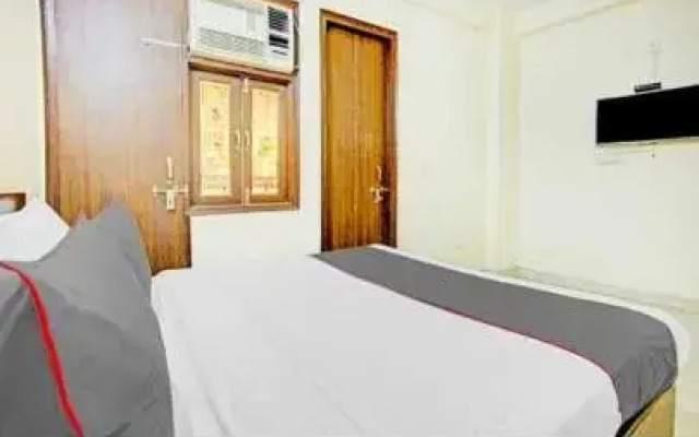 OYO 92328 Admi Suites