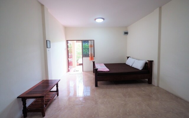 Arunroj Apartment