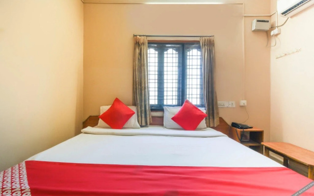 Sri Srinivasa Lodge by OYO Rooms