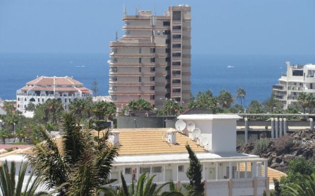 Apartment with One Bedroom in Playa de las Americas, with Pool Access, Furnished Balcony And Wifi - 500 M From the Beach