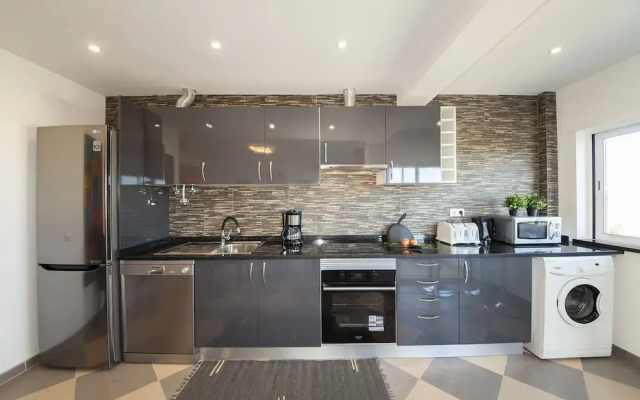 B17 - The Stunning Seaview Apartment