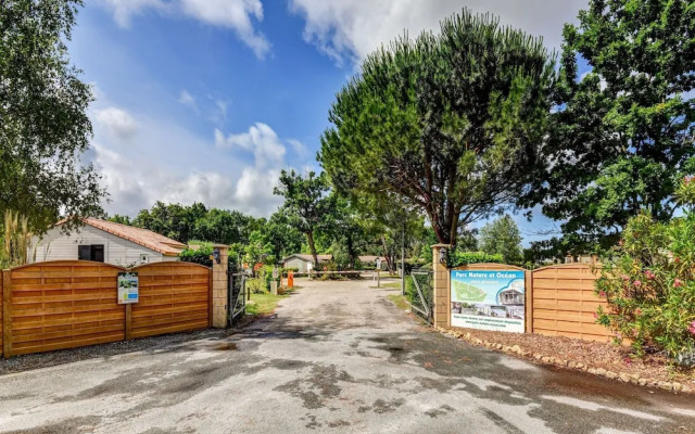 Secluded Chalet in Hourtin With Swimming Pool