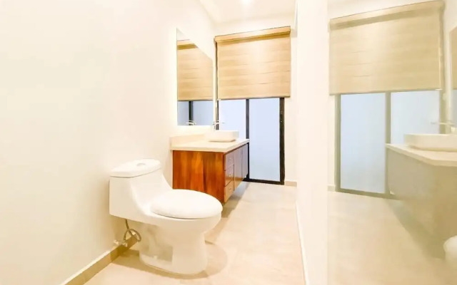 Condo Lt By Trvl2Hm