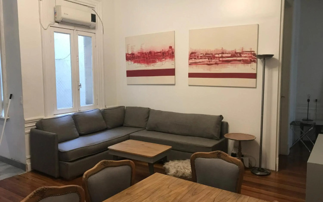 Beautiful Classic Style Apartment in Buenos Aires Downtown