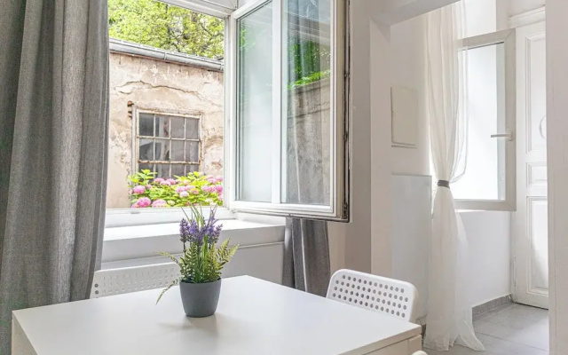 Comfy Stay Near AKH Perfect For Traveler