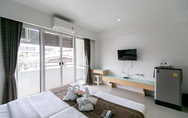 Ruan Plaisoi Apartment by ZUZU