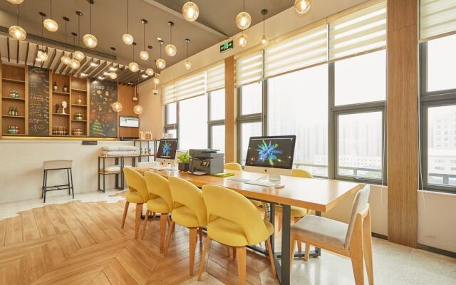 Little Lujiazui Atour Hotel