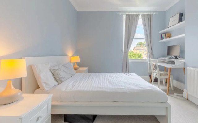 Spacious 2 Bedroom Home in Lewisham