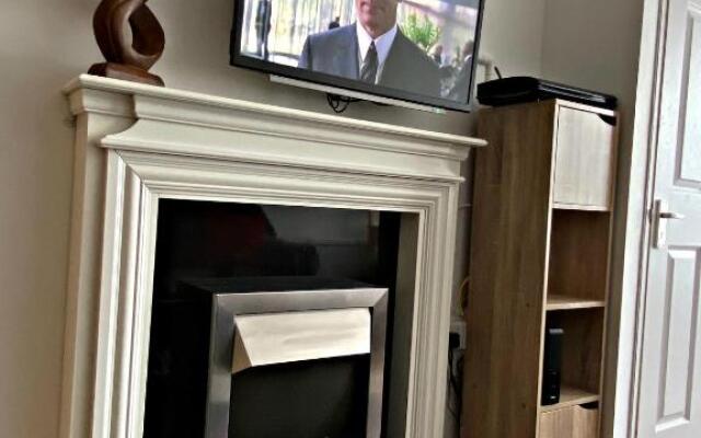 Serviced Apartment Bristol One-Bedroom Southmead Hospital MOD Airbus
