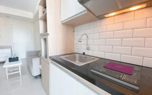 Strategic 2Br Apartment With Pool View At Parahyangan Residence