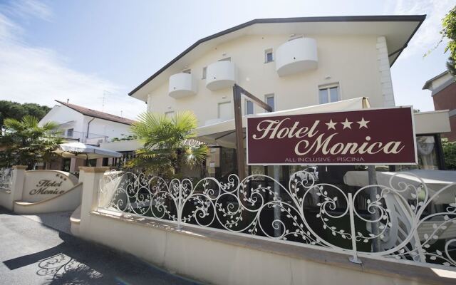 Hotel Monica