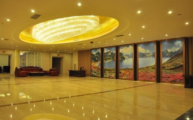 Yanji Changbaisong Hotel