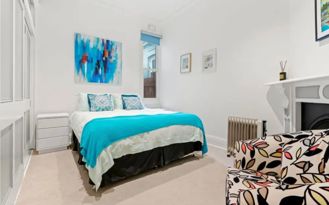 Bright Home in Trendy Newtown Close to the Park