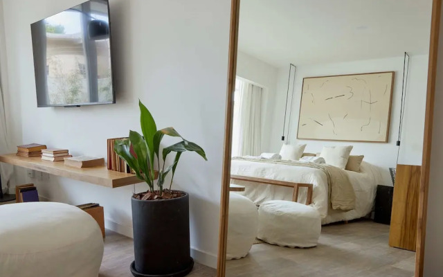 Cozy  Modern Studio 209