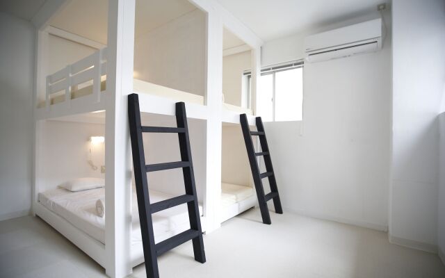 The LANAI HOSTEL