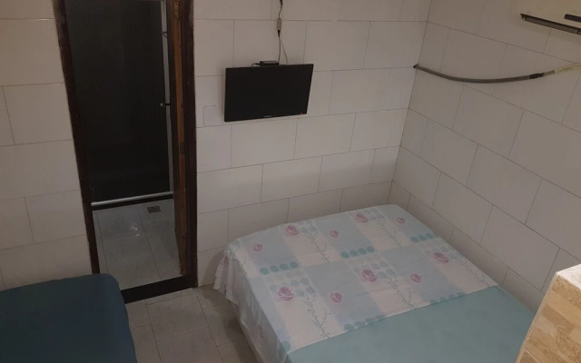 Flat na Praia de Itapuã no Térreo com AR-Condicionado - SEM TAXAS