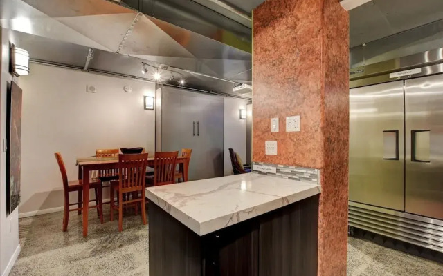 LVStripHouse Condos Sleeps up to 14