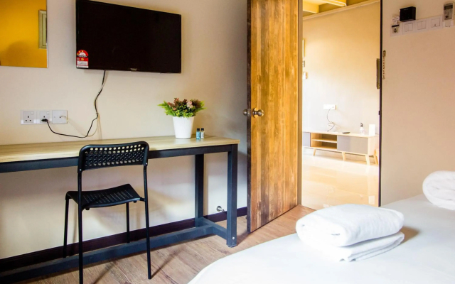 Explore 5BR Gardenhouse Retreats (Free Parking)