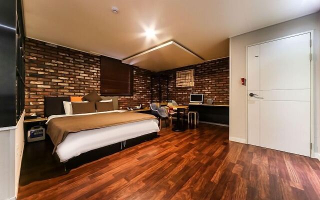 Hotel 385