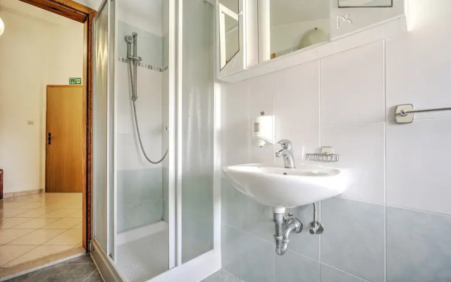 Elegant Apartment in Banjole near Fratarski Otok Island