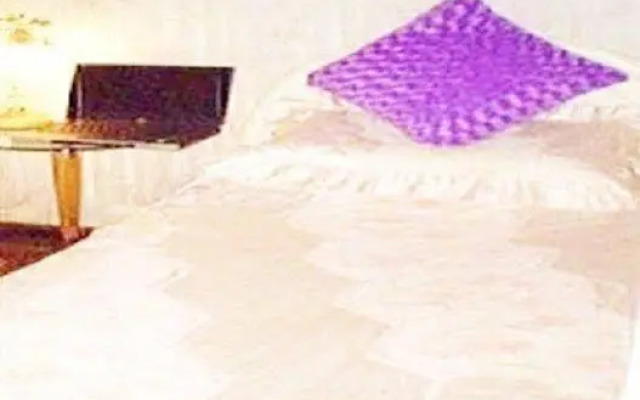 Lucky Hotel - Carlton Group of Hostels