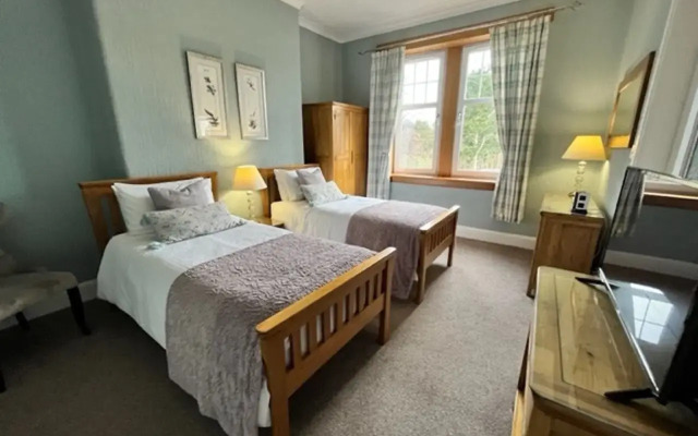 Pinewood Country House