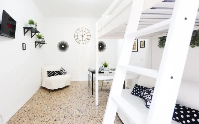 Home Hotel -  Anacreonte 7