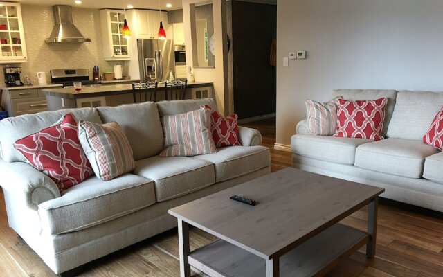 TO Stays - Waterfront Lake House Retreat