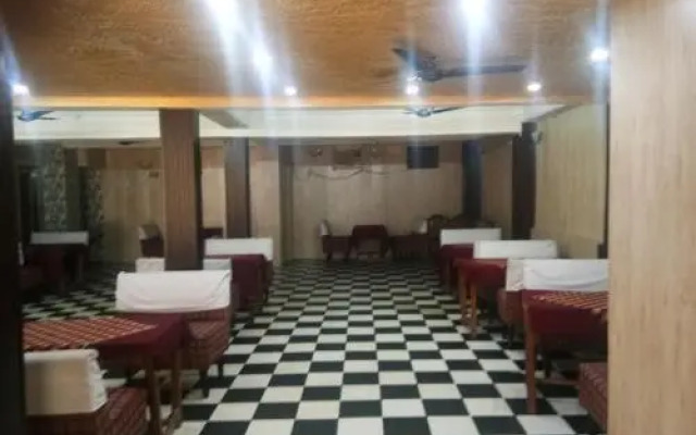 Hotel Moti Mahal by MTMC Rooms