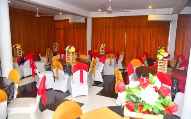 Isuru City Hotel